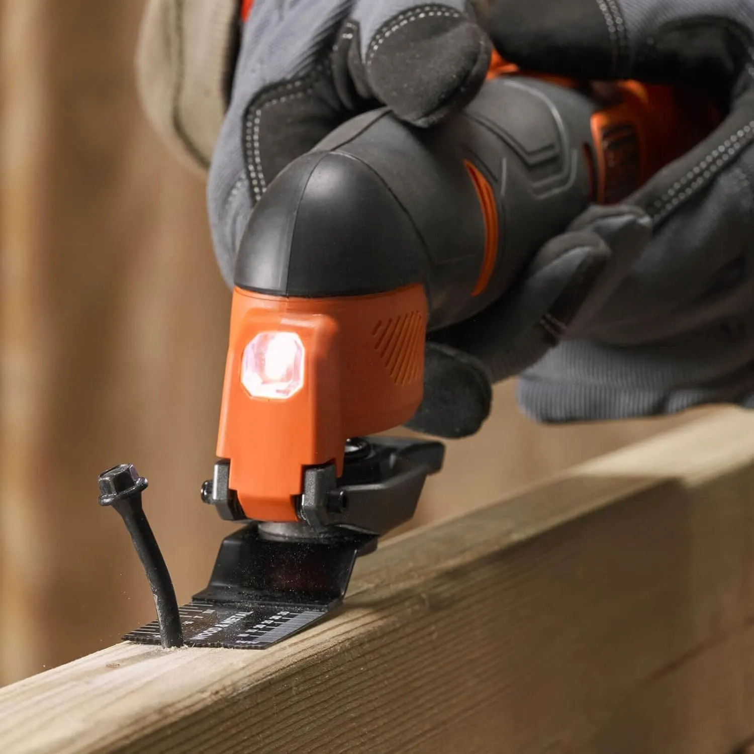 BLACK DECKER 18V Oscillating Tool with 2Ah Battery and Kitbox