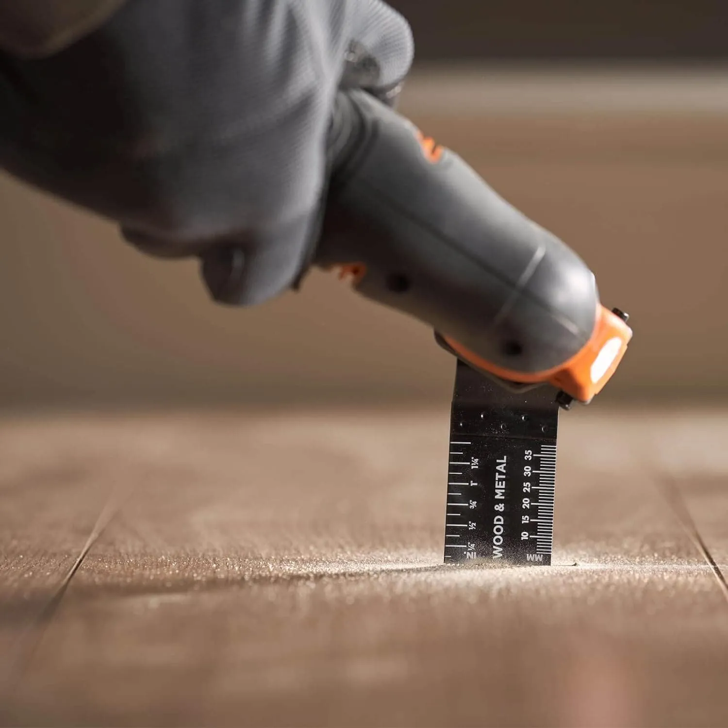 BLACK DECKER 18V Oscillating Tool with 2Ah Battery and Kitbox