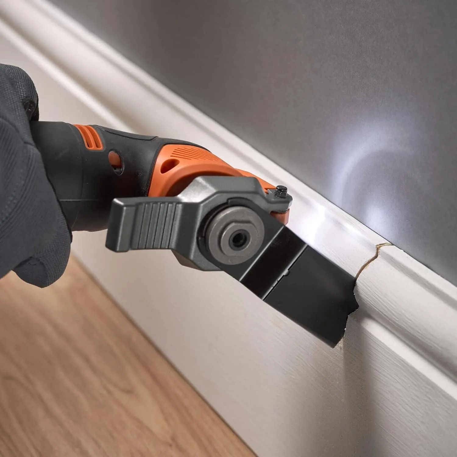 BLACK DECKER 18V Oscillating Tool with 2Ah Battery and Kitbox