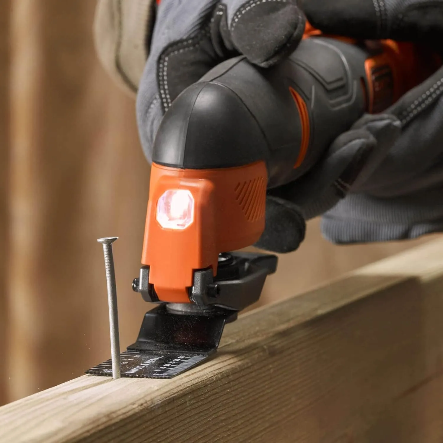 BLACK DECKER 18V Oscillating Tool with 2Ah Battery and Kitbox