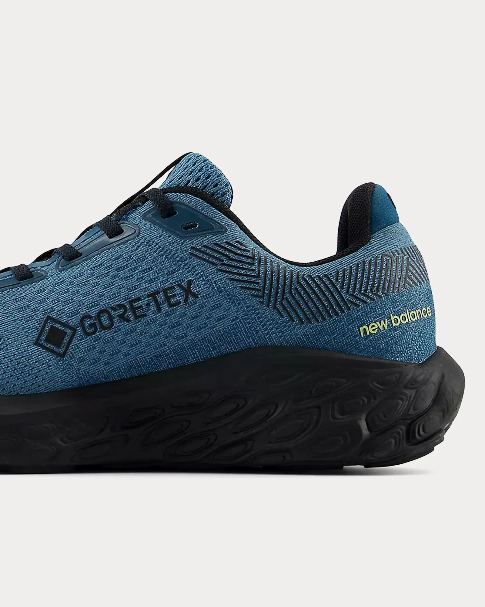 Fresh Foam X 880v14 Gore-Tex Terrarium / Black / Deep Sea Running Shoes