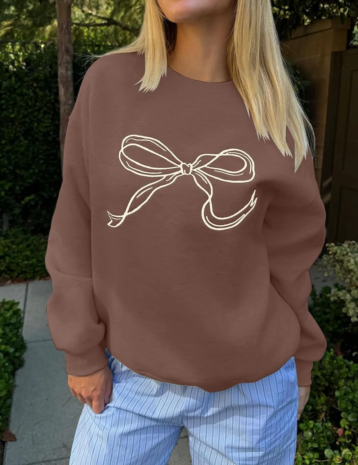 Ythomm Womens Bow Graphic Sweatshirts Oversized Crewneck Drop Shoulder Pullover Sweatshirt Long Sleeve Tops 2024 Fall Outfit
