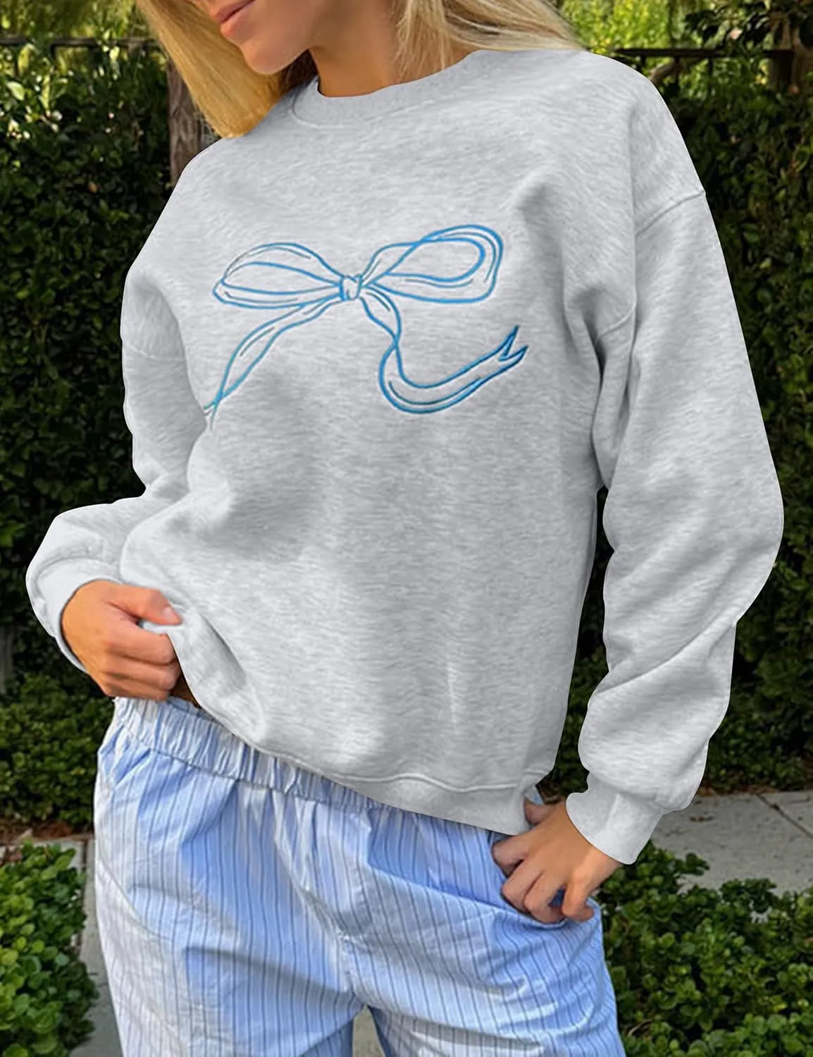 Ythomm Womens Bow Graphic Sweatshirts Oversized Crewneck Drop Shoulder Pullover Sweatshirt Long Sleeve Tops 2024 Fall Outfit